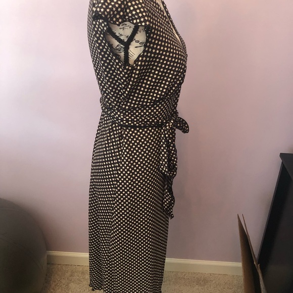 Max Studio ladies medium dress runs small. Tag is faded. Stretchy - Picture 4 of 11